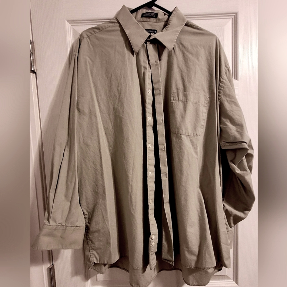 Mens long sleeve button down dress shirt- Size 2xl